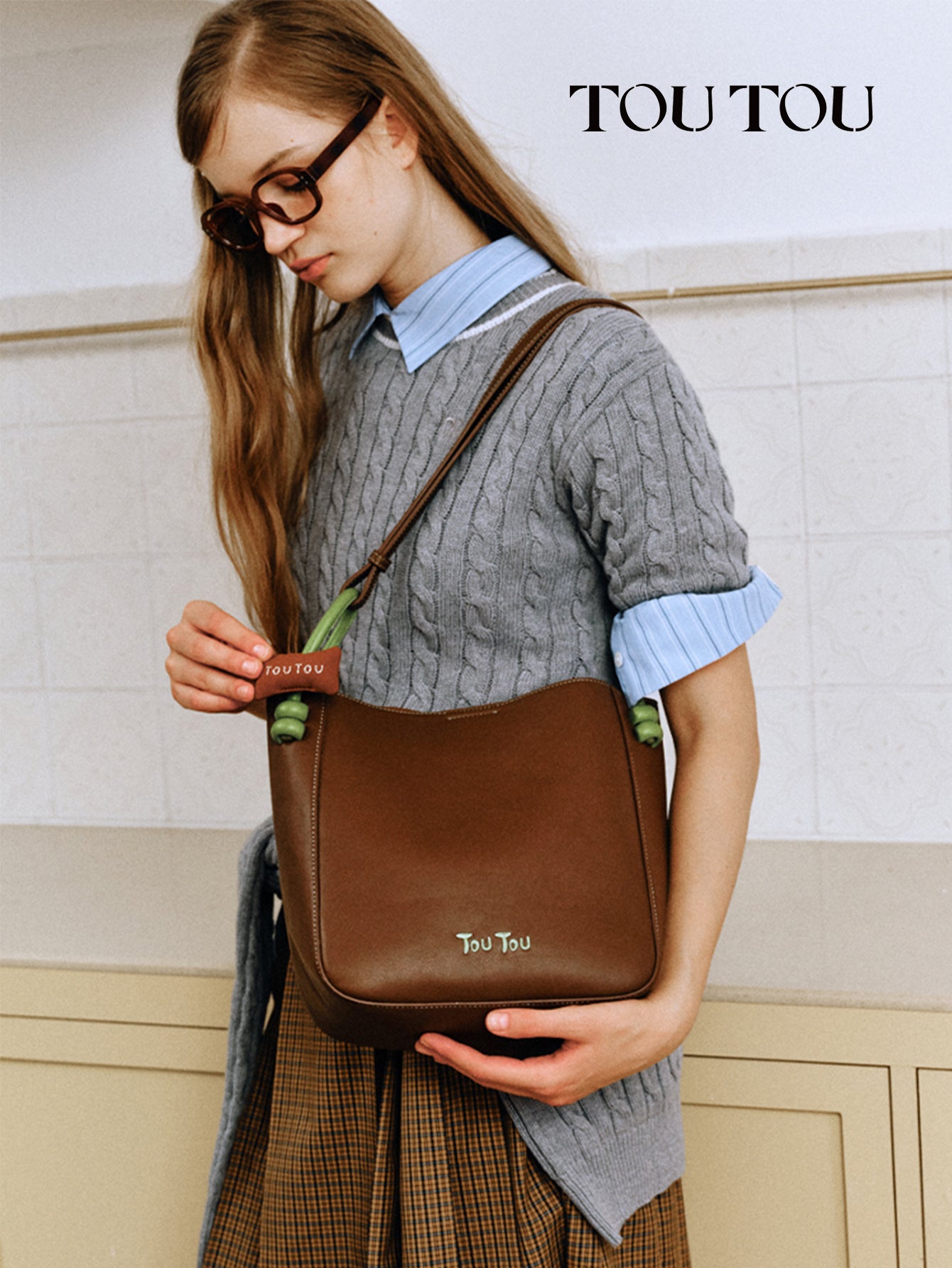 TOUTOU Brown Bucket Bag: Contrast - Color Handles & Versatile Carry