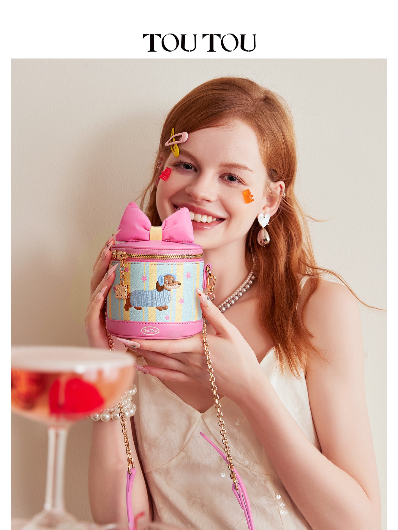 TOUTOU Cartoon Puppy Round Crossbody Bag: Cute Bow & Playful Design