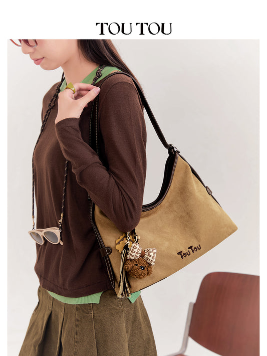 TOUTOU Beige Hobo Bag with Plush Bear Pendant: Retro & Playful