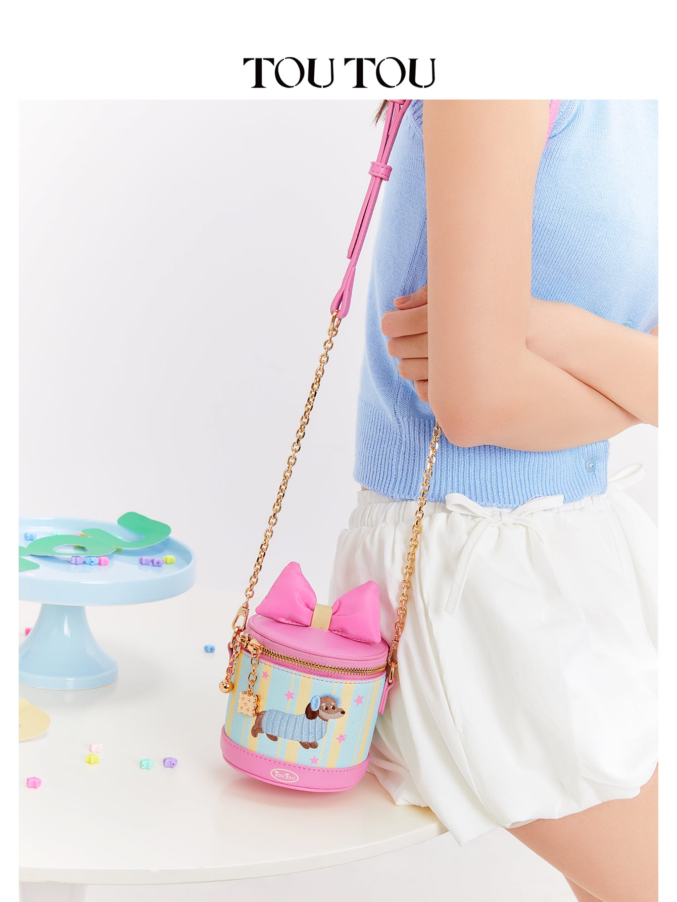 TOUTOU Cartoon Puppy Round Crossbody Bag: Cute Bow & Playful Design