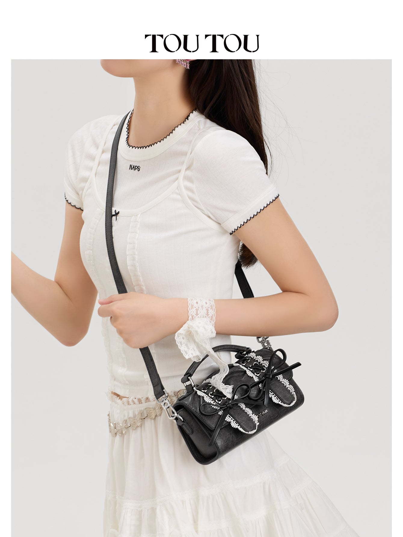 TOUTOU Black Barrel Bag with Lace & Bow Accents: Y2K - Inspired Cute Goth Style