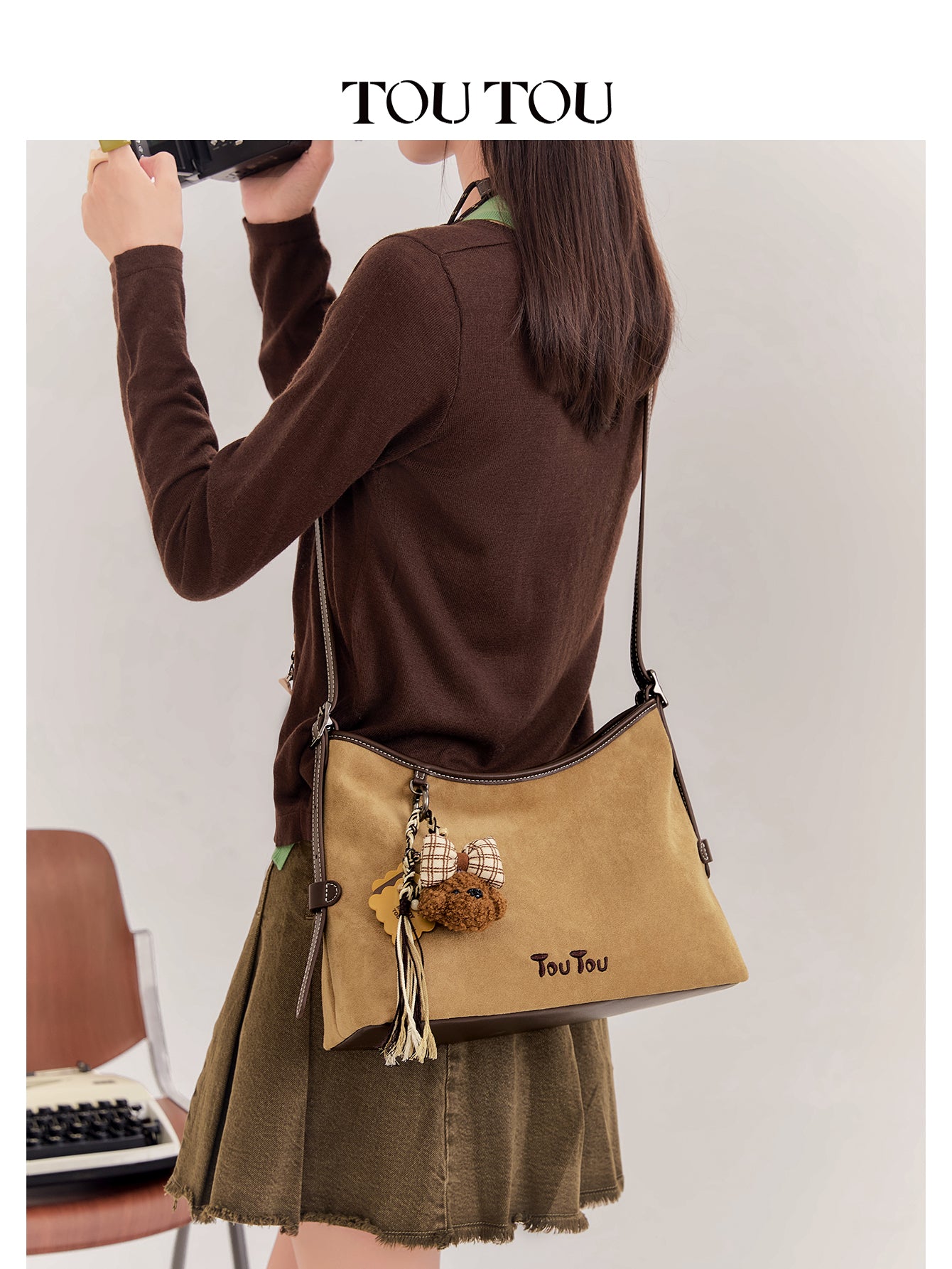 TOUTOU Beige Hobo Bag with Plush Bear Pendant: Retro & Playful