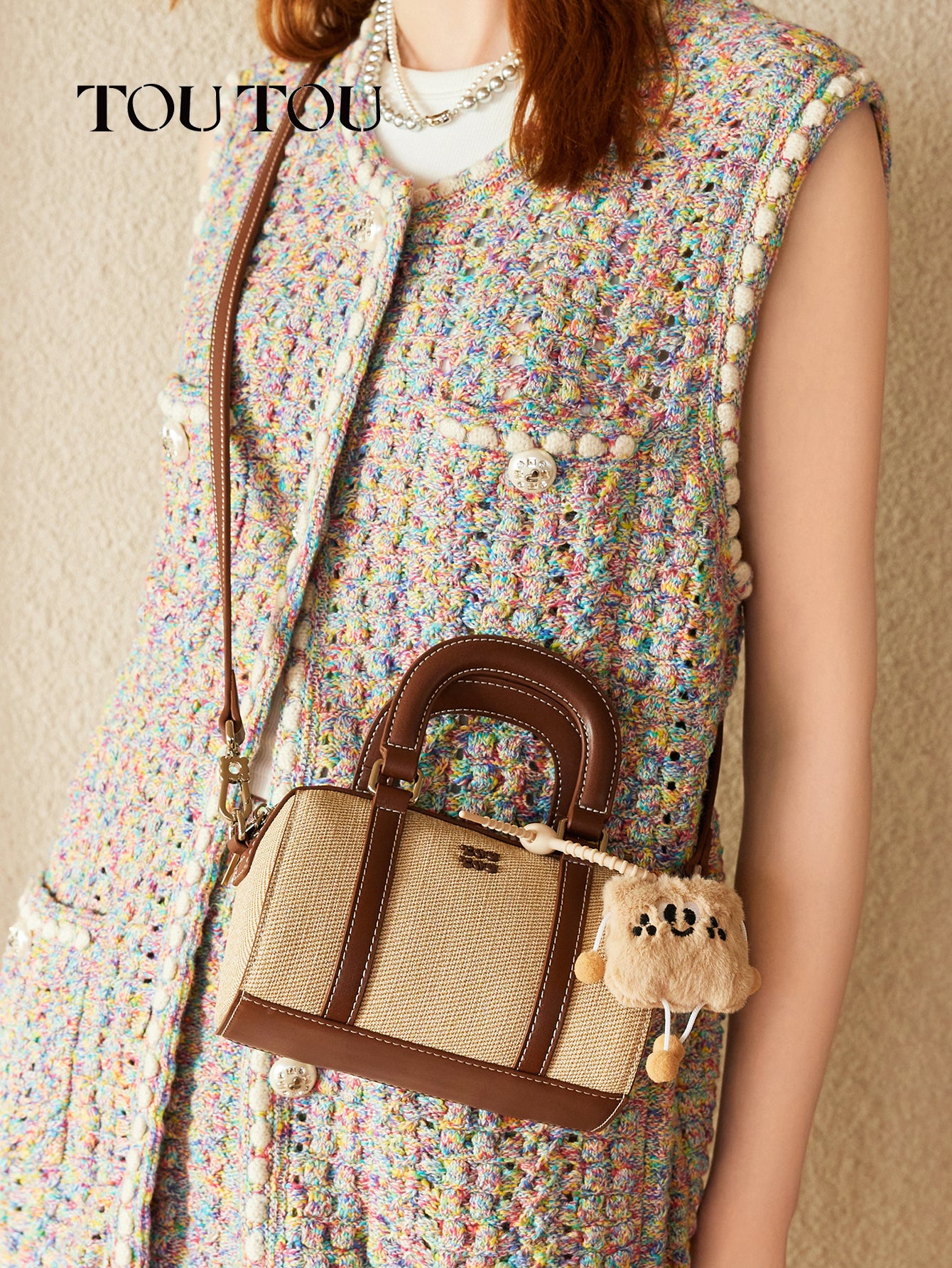 TOUTOU Beige Handbag: Plush Pendant & Retro Vibe