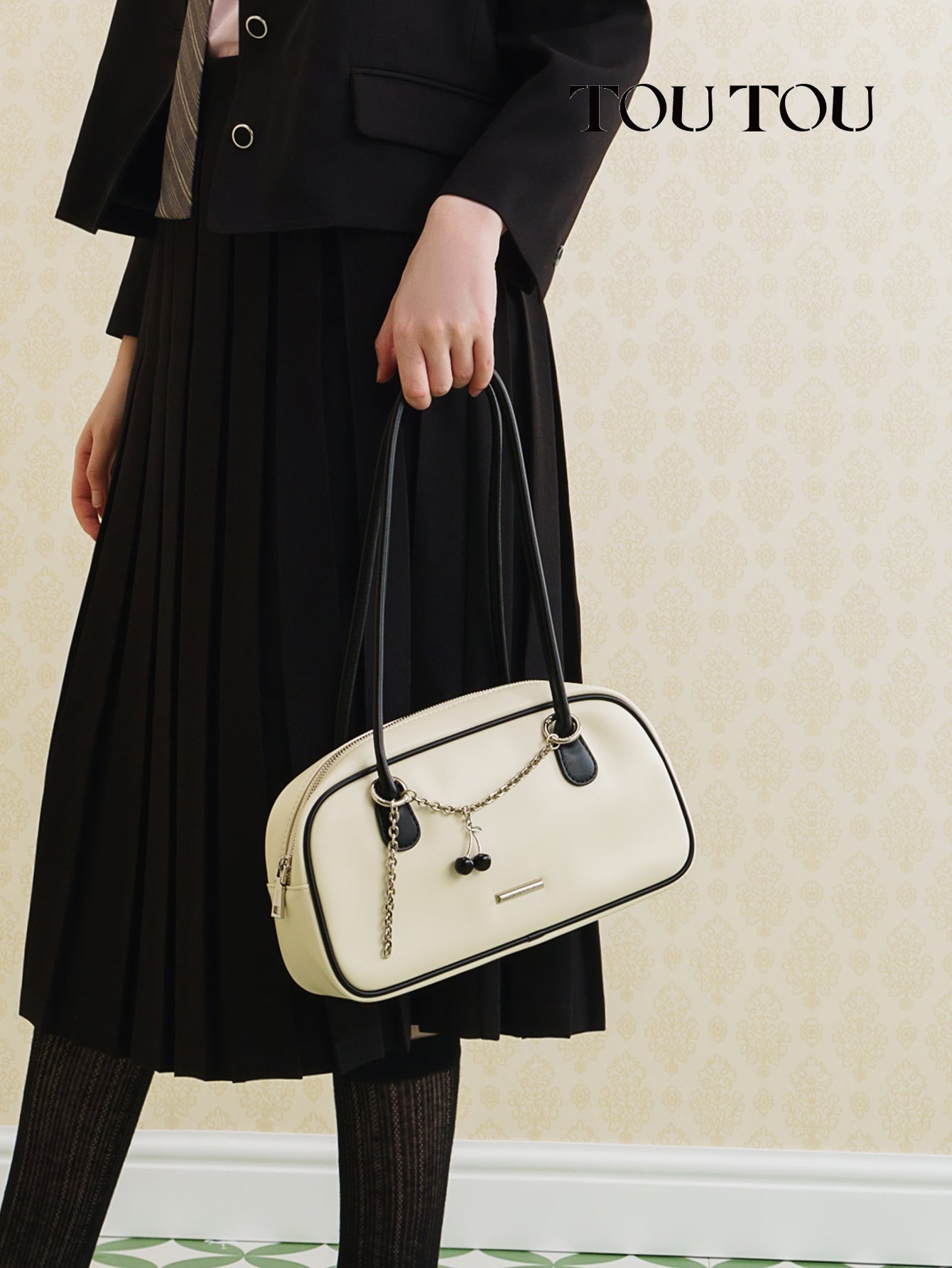 TOUTOU White Shoulder Bag: Cherry Chain Detail & Retro Charm