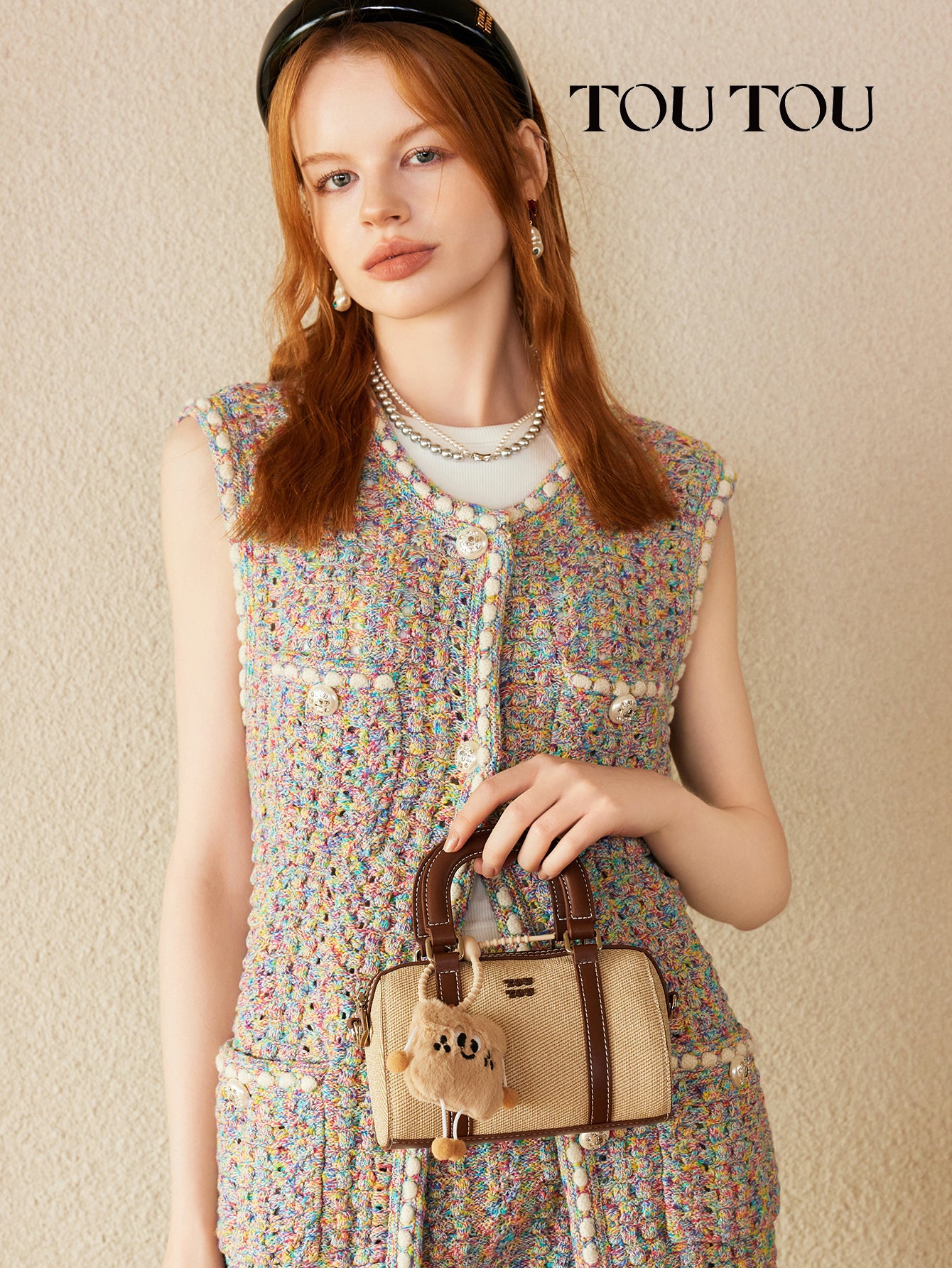 TOUTOU Beige Handbag: Plush Pendant & Retro Vibe