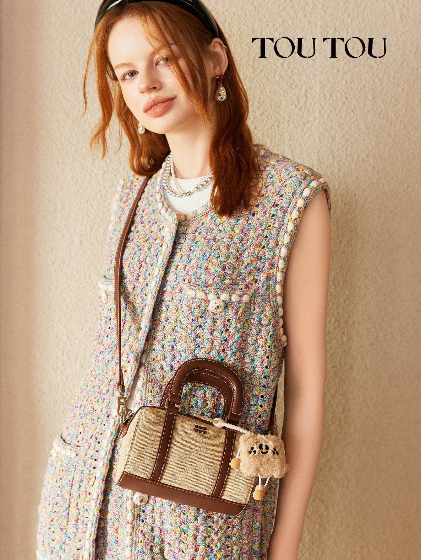 TOUTOU Beige Handbag: Plush Pendant & Retro Vibe