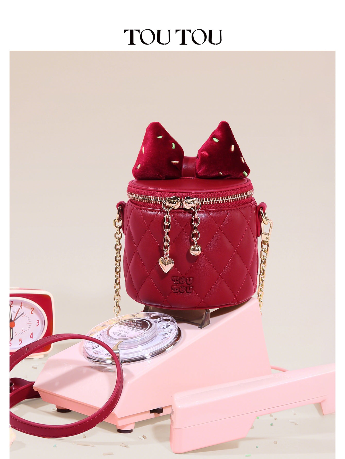 TOUTOU Red Quilted Bucket Bag with Bow & Chain: Sweet & Chic