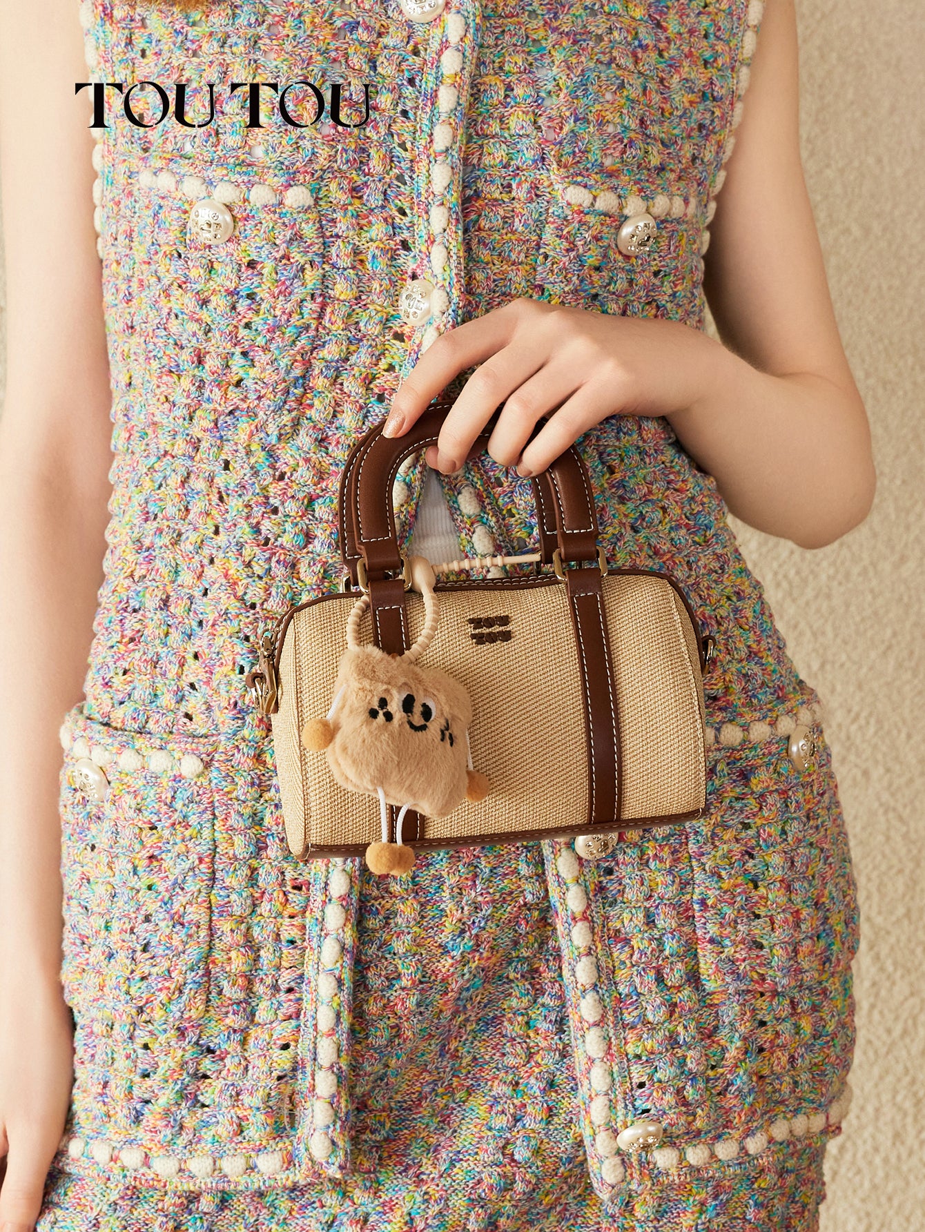 TOUTOU Beige Handbag: Plush Pendant & Retro Vibe