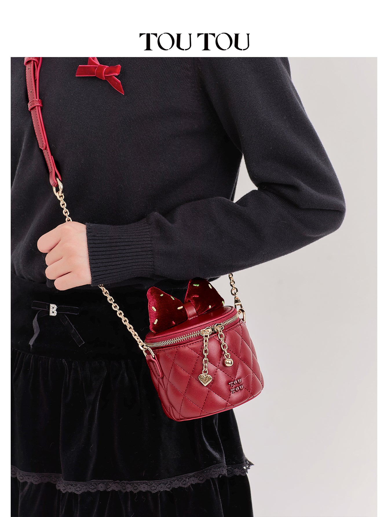 TOUTOU Red Quilted Bucket Bag with Bow & Chain: Sweet & Chic