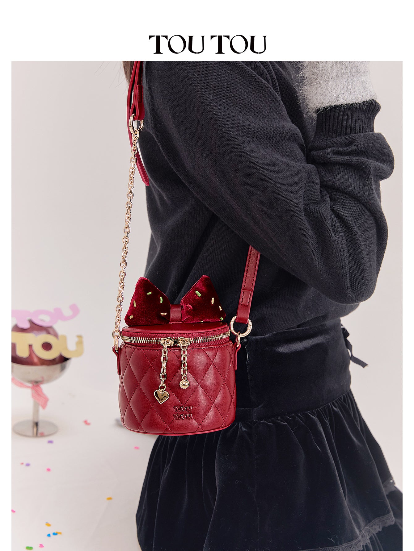 TOUTOU Red Quilted Bucket Bag with Bow & Chain: Sweet & Chic